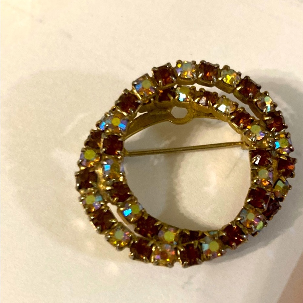 Vintage varied gem stone broach